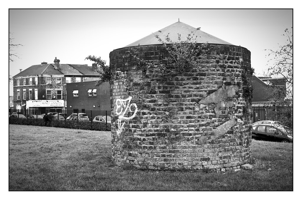 Railway Vent, Edge Hill, Wavertree, Liverpool. The "lid" w… Flickr