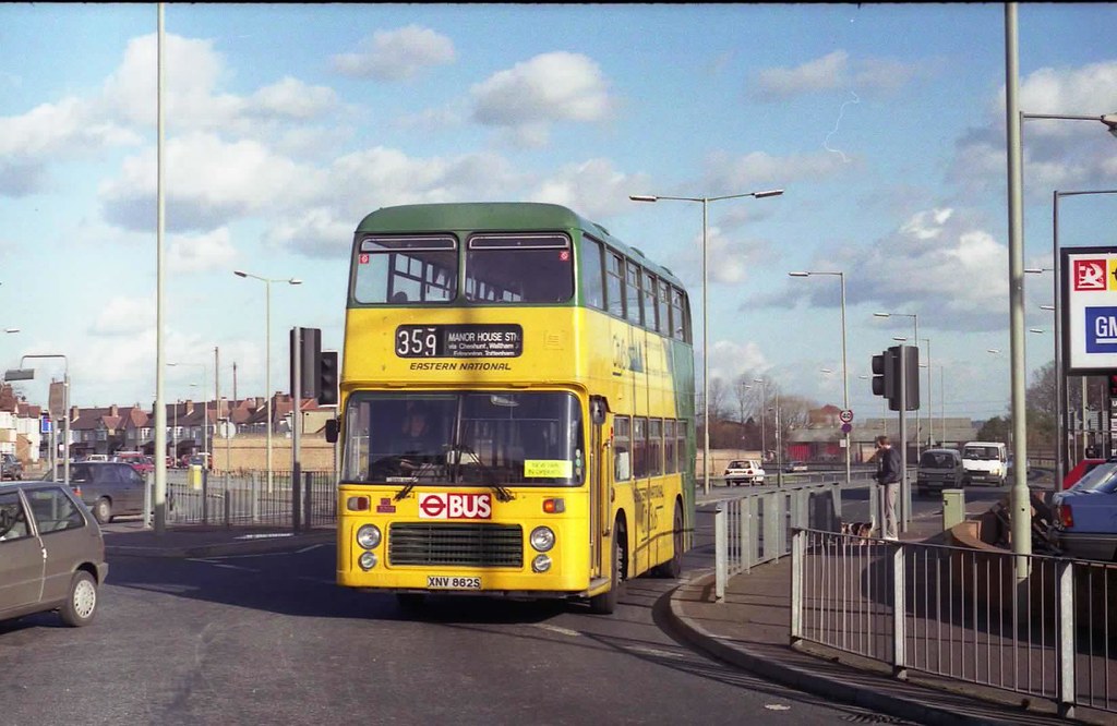 XNV882S Waltham Cross, February 1990. Philip Hambling Flickr