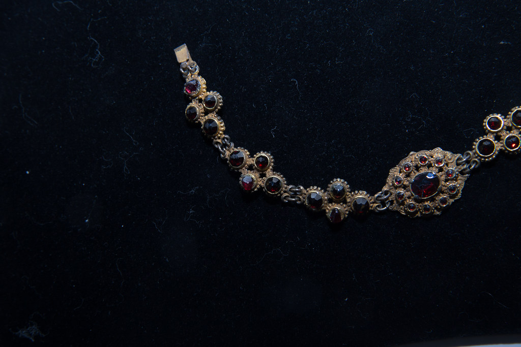 Vintage jewelry photos Pictures of vintage jewelry. vintag… Flickr