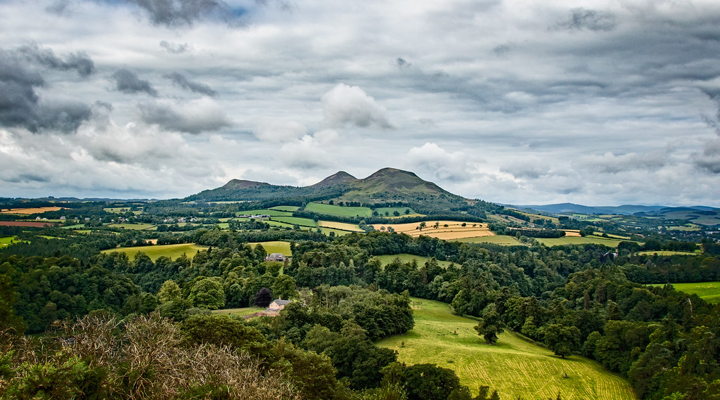 Eildon Hills Eildon Hill lies just south of Melrose, Scotl… Flickr