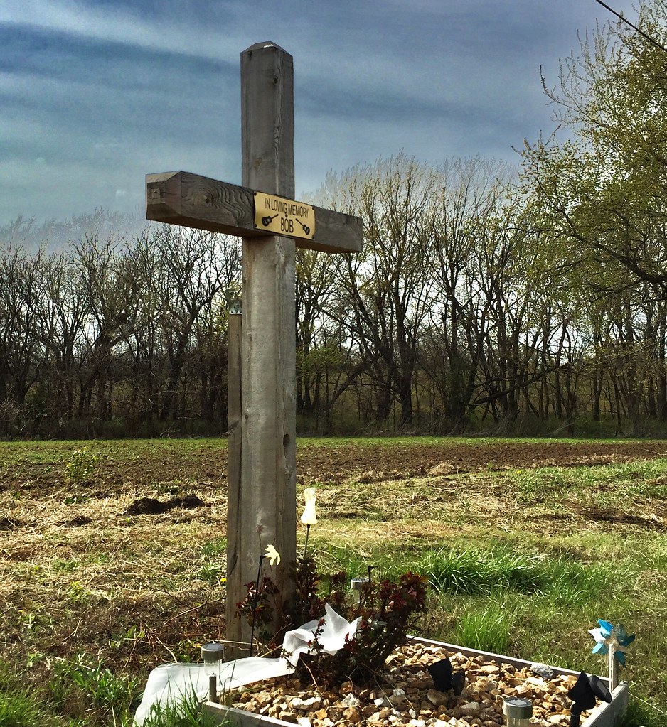 Roadside Memorial Bob Pleasant Hill, Missouri 20170408… Flickr