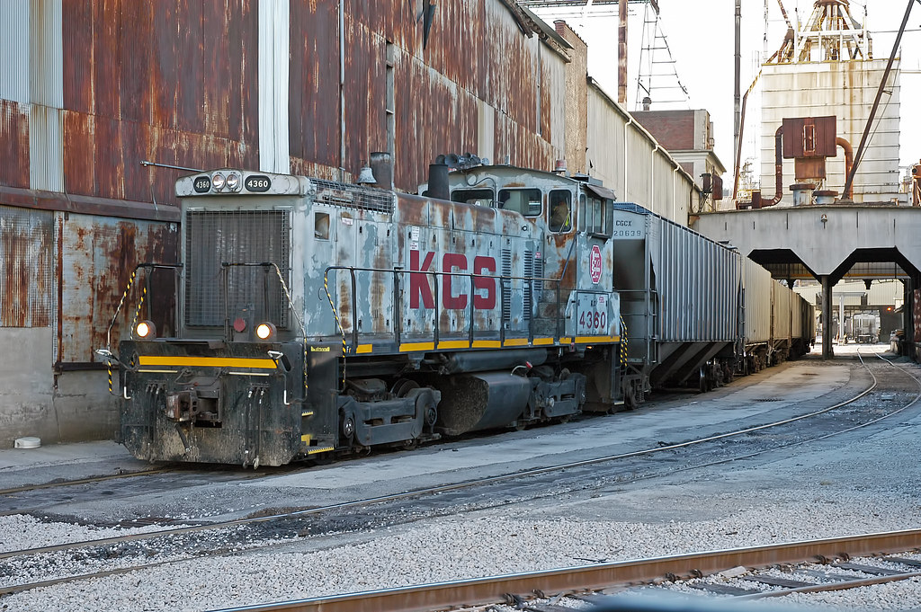KCS 4360 L A KCS crew working the Cargill Soy Bean Plant i… Flickr
