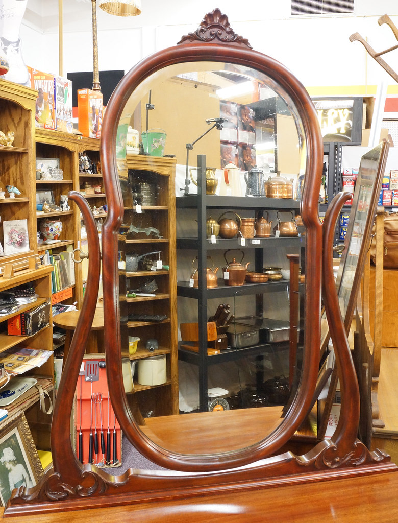 RD6797 Antique Mahogany Lowboy Dresser with Oval Mirror DS… Flickr