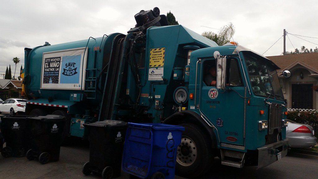 36136 Collecting trash in Oakwood. Los Angeles Refuse Flickr