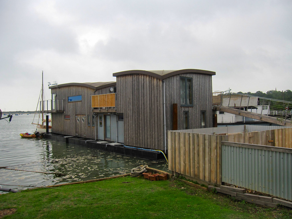 BEMBRIDGE HARBOUR HOUSEBOATS. IOW.6 More like a floating … Flickr