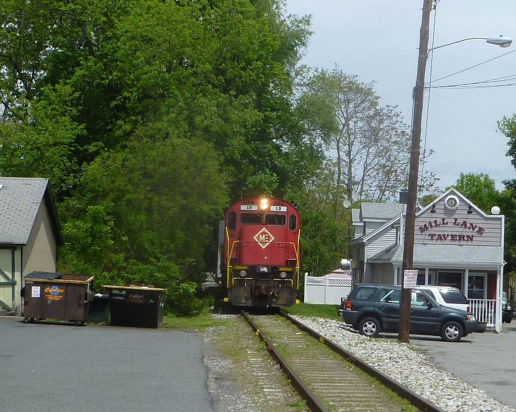 Morristown & Erie 19 (1964 C424) towing two covered hopper… Flickr