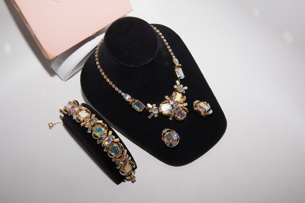 Random Vintage Jewelry Random vintage jewelry photos. See … Flickr