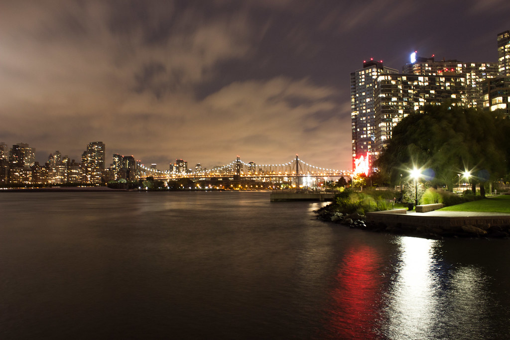 Roosevelt Island and LIC at Night Stephen Tvedt Flickr