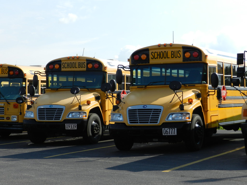DSCN3109 New Knoxville Local Schools buses 6 & 12 2009 &… Flickr