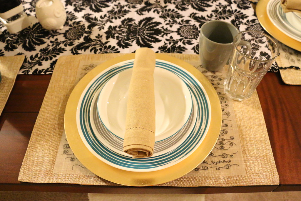 CorelleBoutiquePlatesDiningEntertaining5 STYLEanthropy Flickr