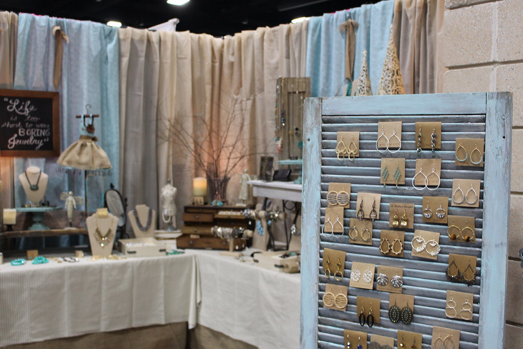 Tinsel and Treasure 2014 People shopping on Saturday of 20… Flickr