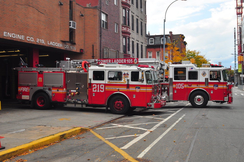 FDNY Engine 219 and Tower Ladder 105 | 2003 Seagrave SP03011… | Flickr