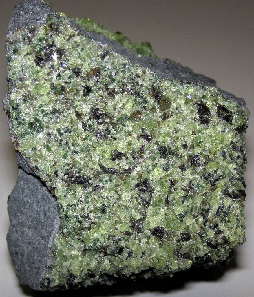 Peridotite mantle xenolith in vesicular phonotephrite (Peridot Mesa Flow, Middle Pleistocene