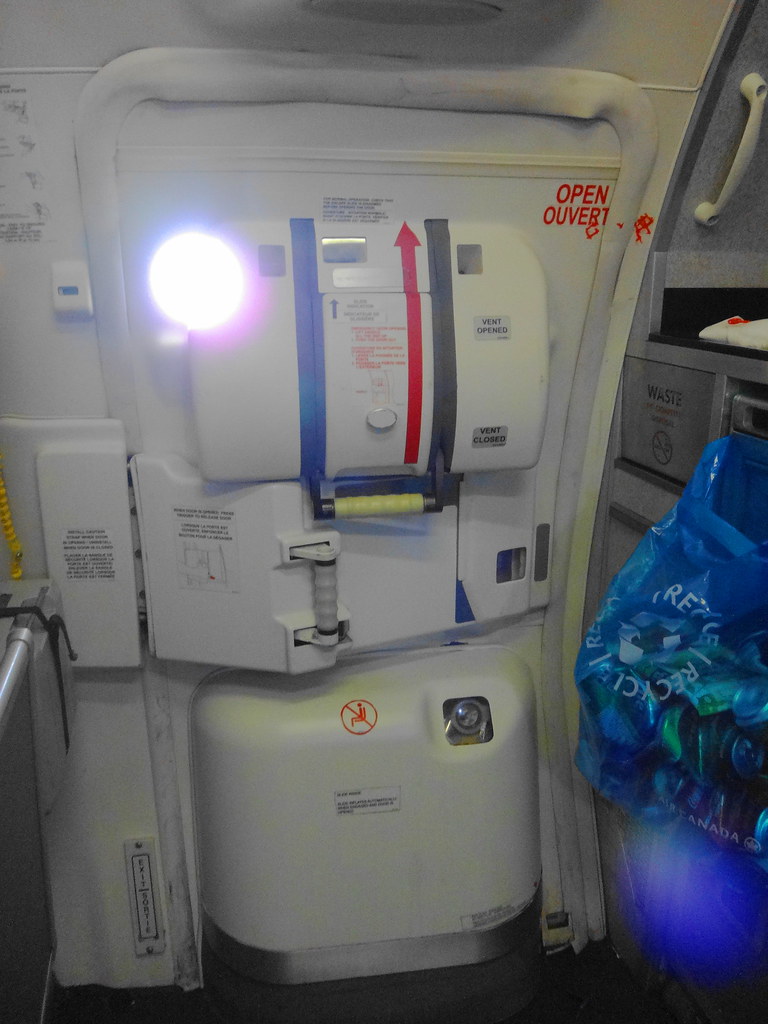 Air Canada Embraer 190100IGW CFMZU / 337 R2 cabin door Flickr