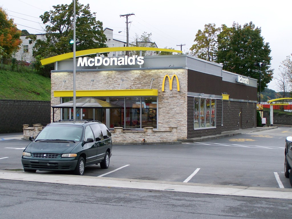 100_0716 555 Bluefield Avenue,Bluefield,West Virginia ncokecan Flickr