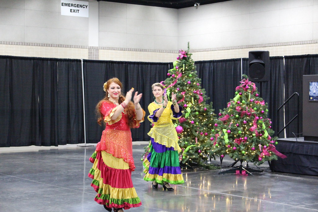 Tinsel and Treasure 2014 People shopping on Saturday of 20… Flickr
