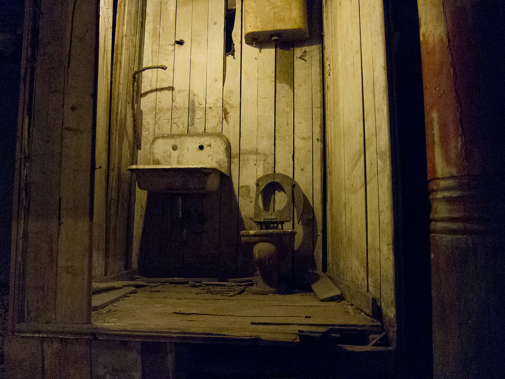 Seattle Underground Original Crapper flush toilet from Eng… Somer