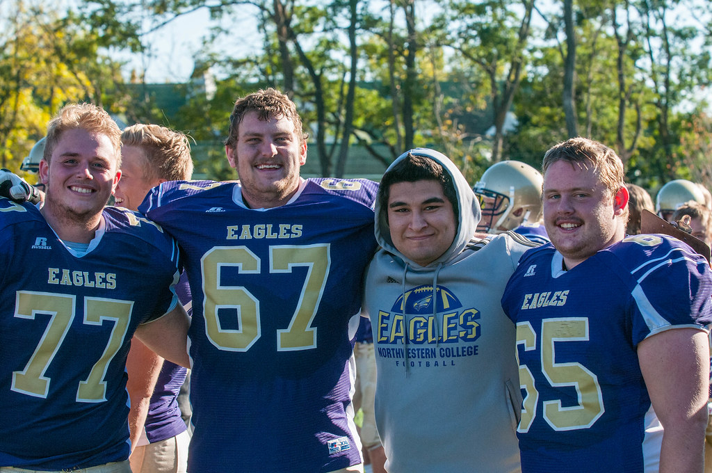Football 2014 MN Morris UNW1174.jpg Channing Smith Flickr