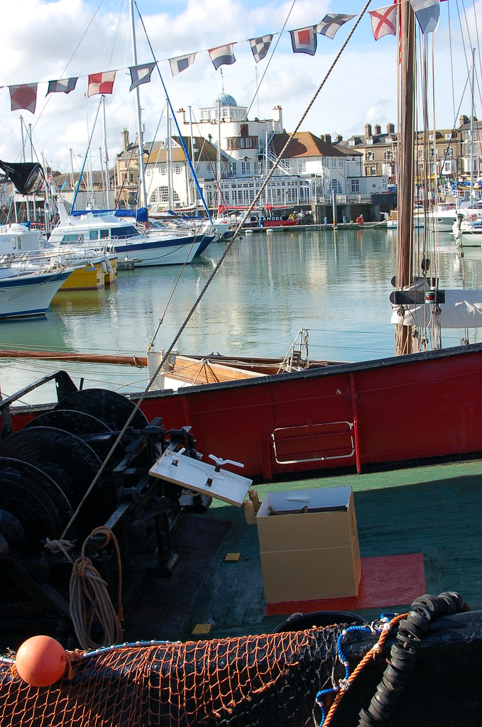 Lowestoft yacht basin framed by the retired trawler Mincar… Flickr