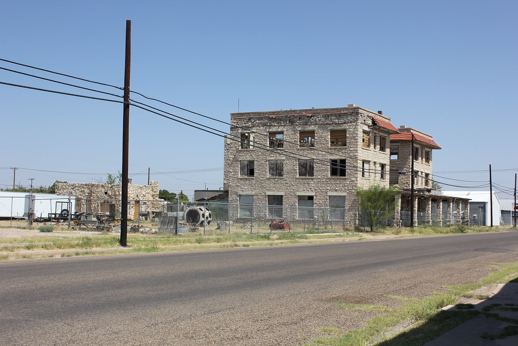 Abandoned Hotel, Fort Stockton, Texas Nicolas Henderson Flickr