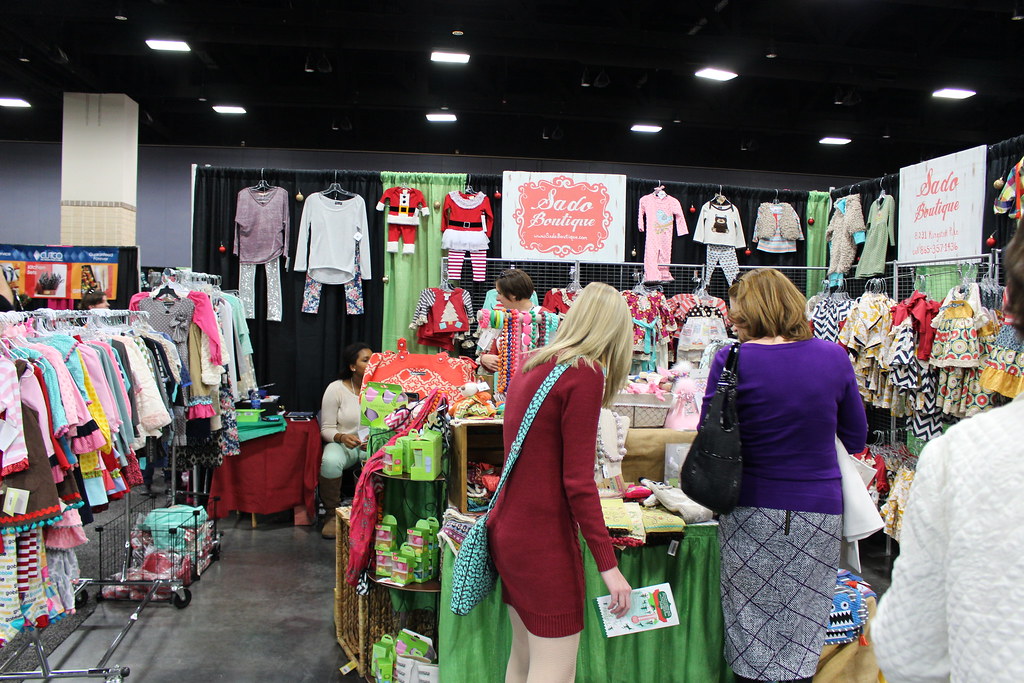 Tinsel and Treasure 2014 People shopping on Saturday of 20… Flickr