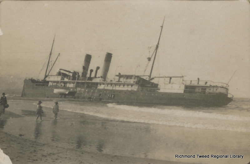 SS Wollongbar, aground, 1921 S.S. Wollongbar aground at By… Flickr