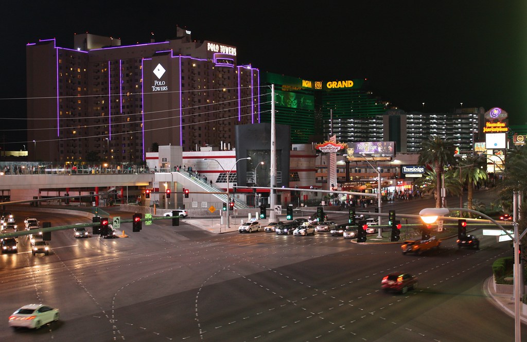 Las Vegas, Nevada Traffic at the intersection of E. Harmon… Flickr