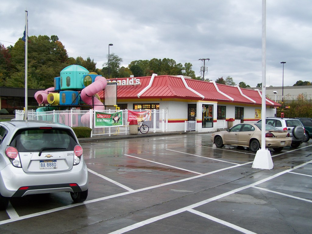 100_0669 1552 East Main Street,Oak Hill,West Virginia ncokecan Flickr