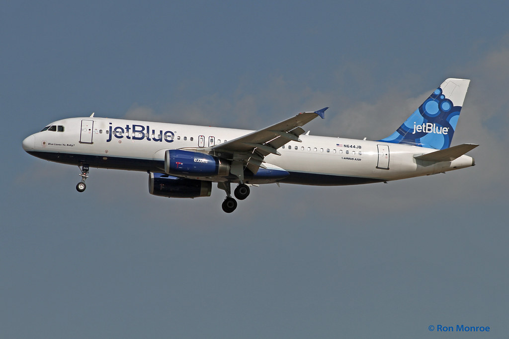 JetBlue, Airbus A320 "Blue loves ya baby" LAX Oct. 18, 201… Ron