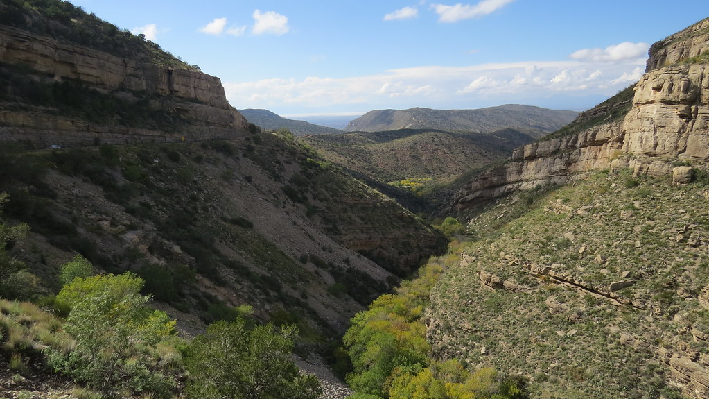 La Luz Canyon La Luz Canyon in the Sacramento Mountains ea… Flickr