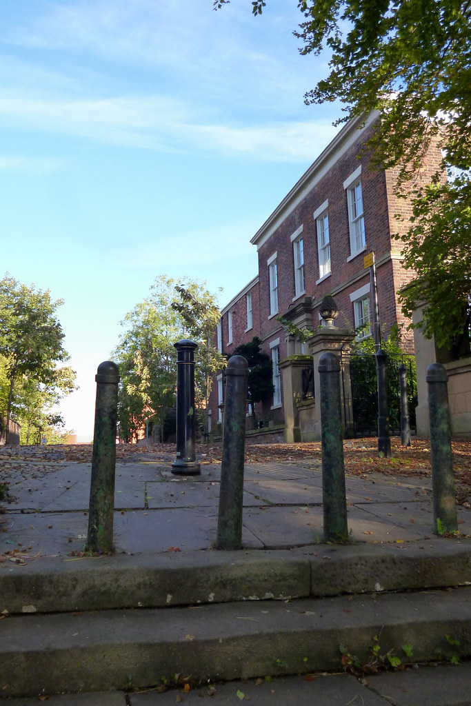 East Cliff Road, Preston in early morning autumn sunshine.… Flickr