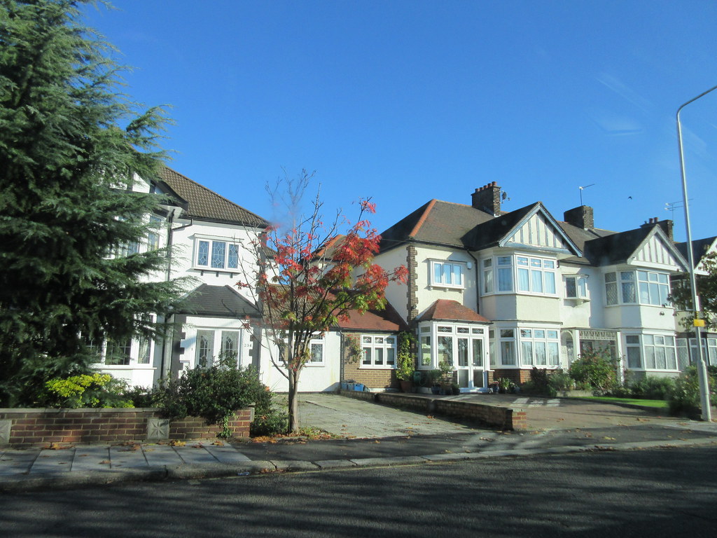 Stopping in Perth Road IMG_8881 Another trip to Gants Hill… Flickr