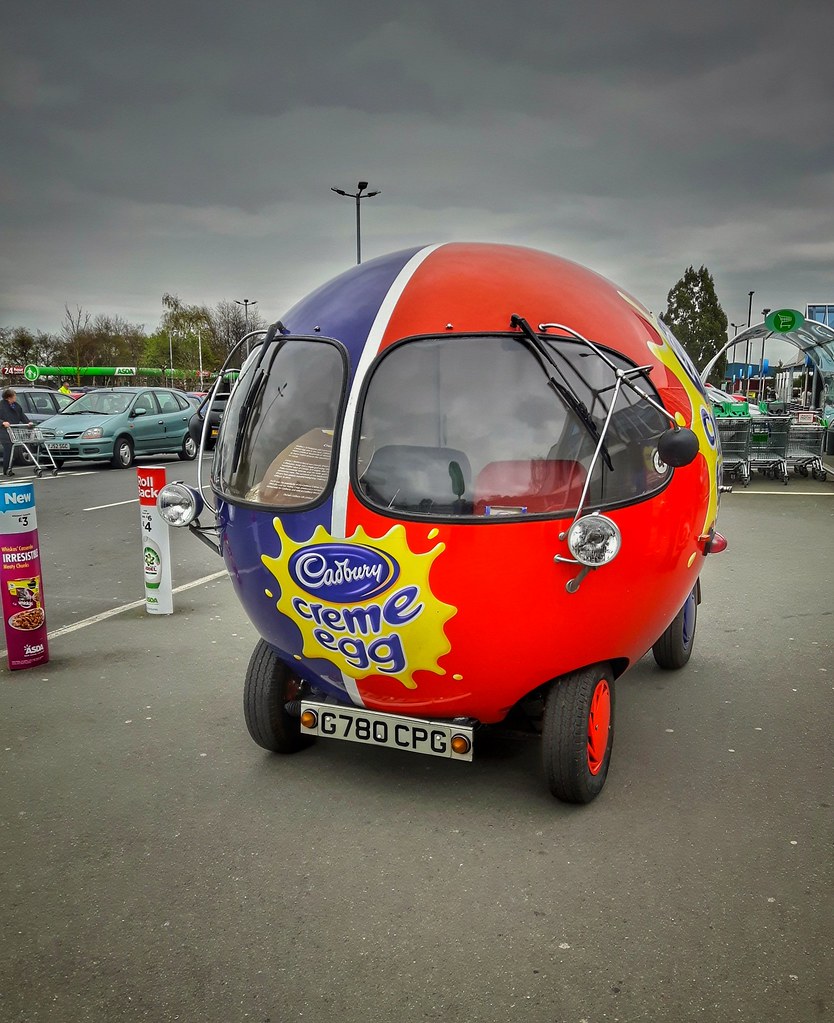 Creme Egg car Cadburys Creme egg car at our local Asda las… Flickr