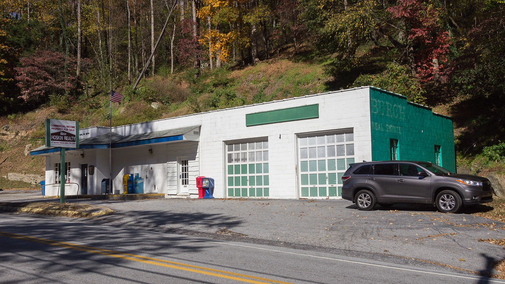 Hoskin Realty / Bat Cave Post Office former service statio… Flickr