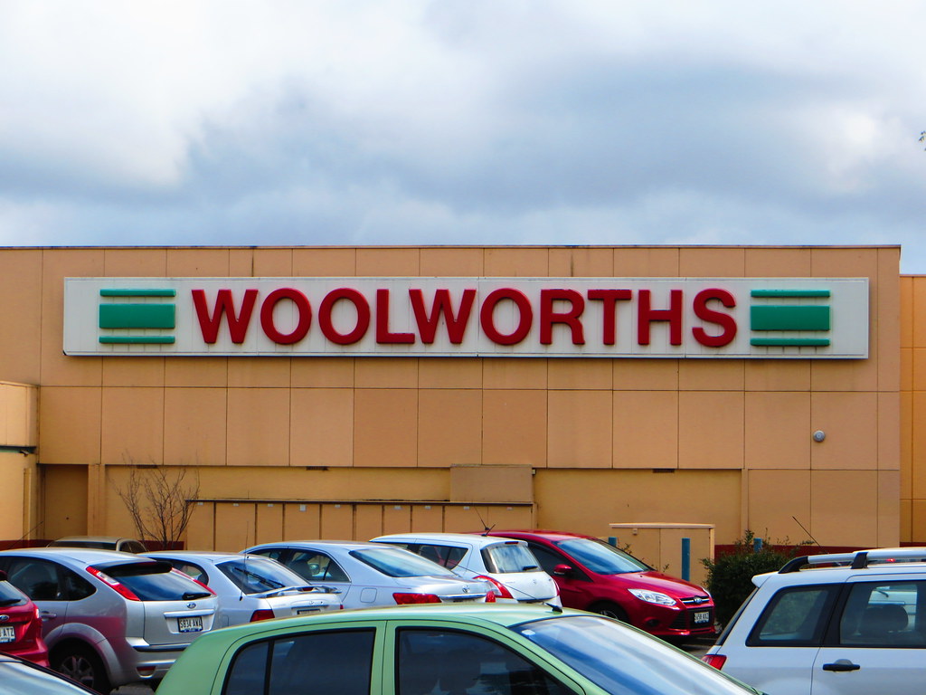 Gilles Plains Shopping Centre 1990s Woolworths signage, wh… Flickr