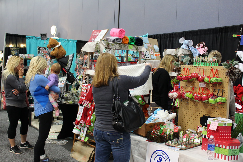 Tinsel and Treasure 2014 People shopping on Saturday of 20… Flickr