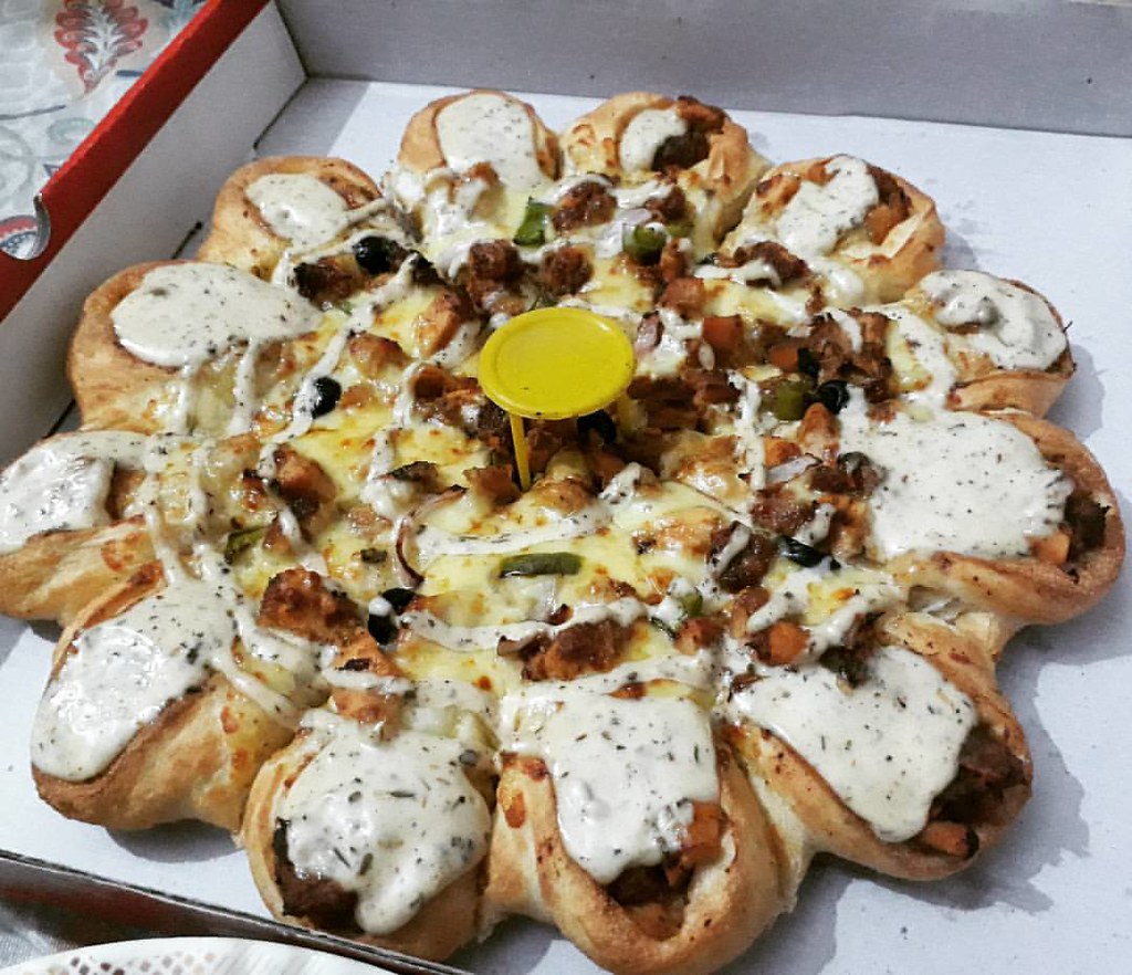 Royal Crust Spanish Pizza! 🍕🍹😙 Spanishpizza foodporn … Flickr