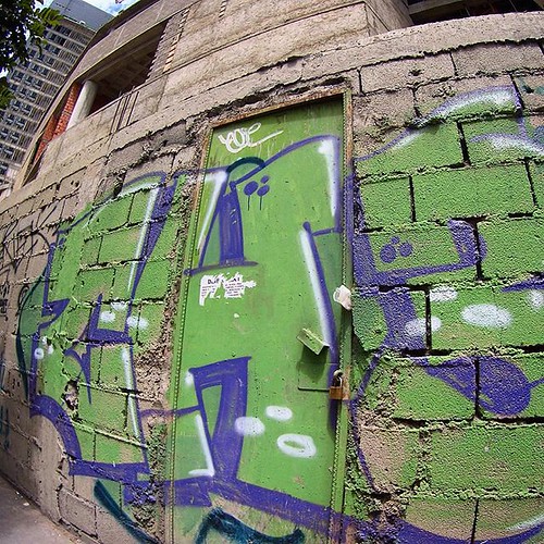 Green door via Instagram ift.tt/1IX0Sxd Hugo Londoño Flickr