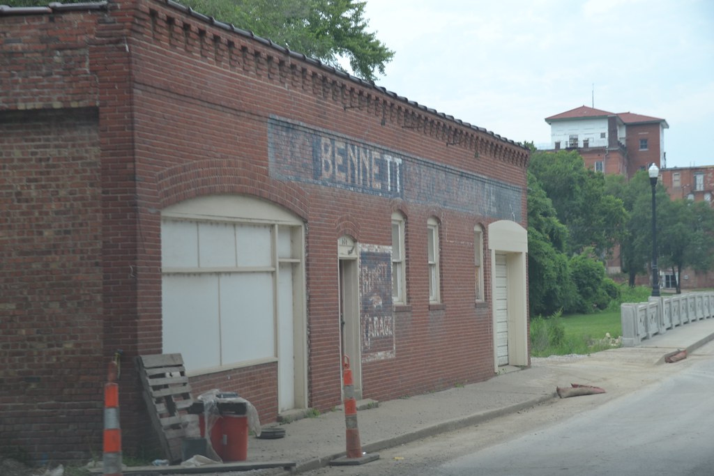 Garage S. Marietta St, Excelsior Springs. Malcolm K. Flickr
