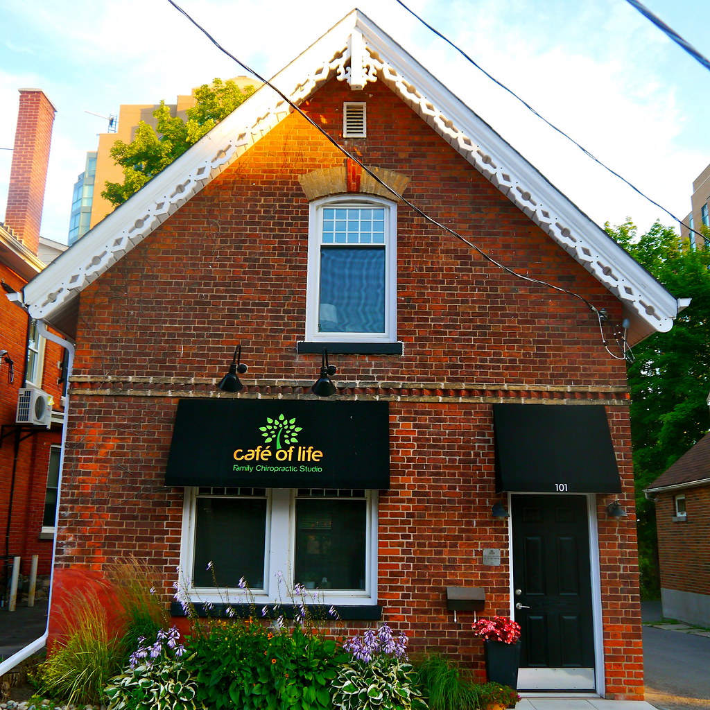 An evening walk about in downtown Barrie, ON cafeoflifebar… Flickr