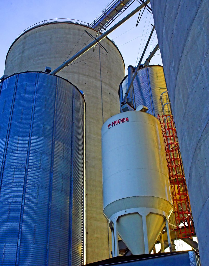 Towanda Silos A visit to a grainprocessing complex in Tow… Flickr