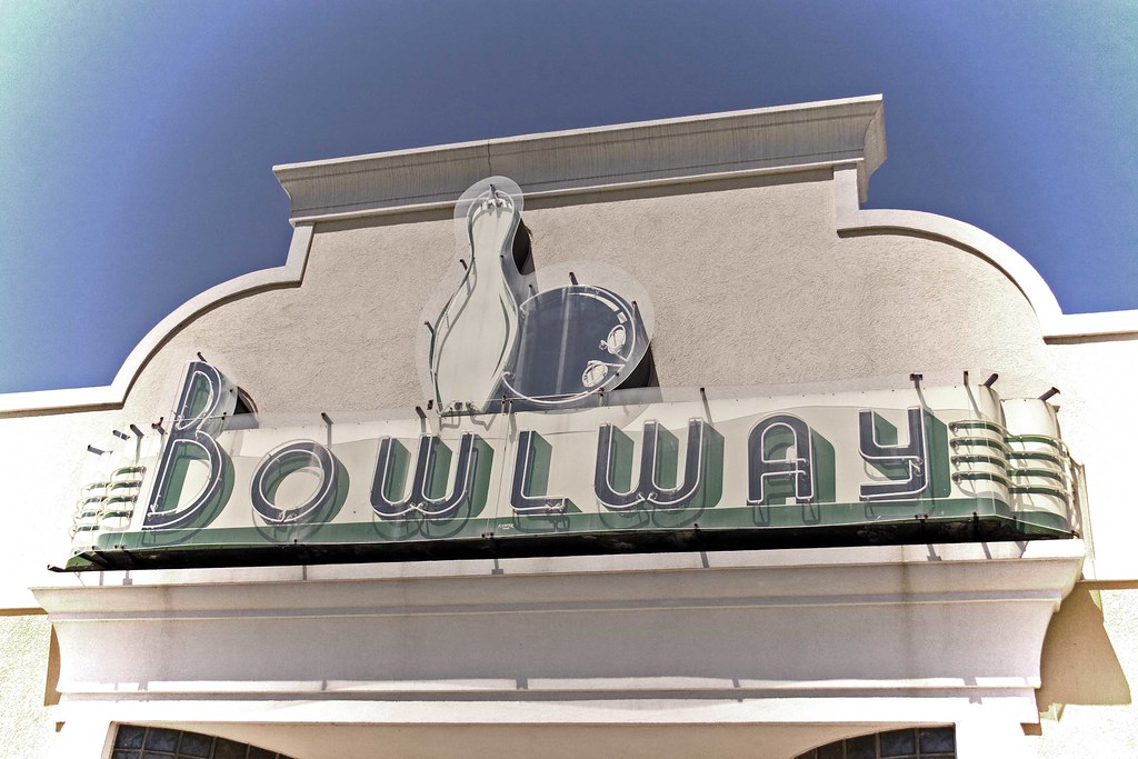 Bowlway Bowling AlleyElgin, IL Just up the street from Th… Flickr