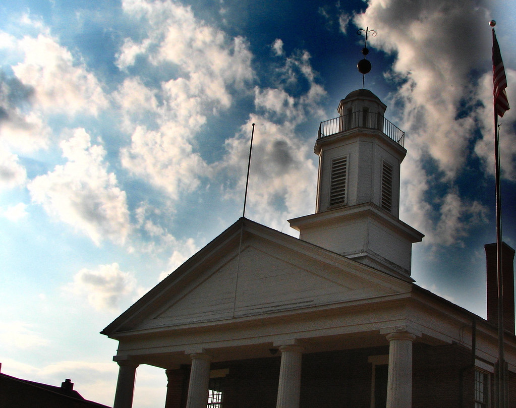 Old Lincoln Courthouse This is one of the few remaining co… Flickr