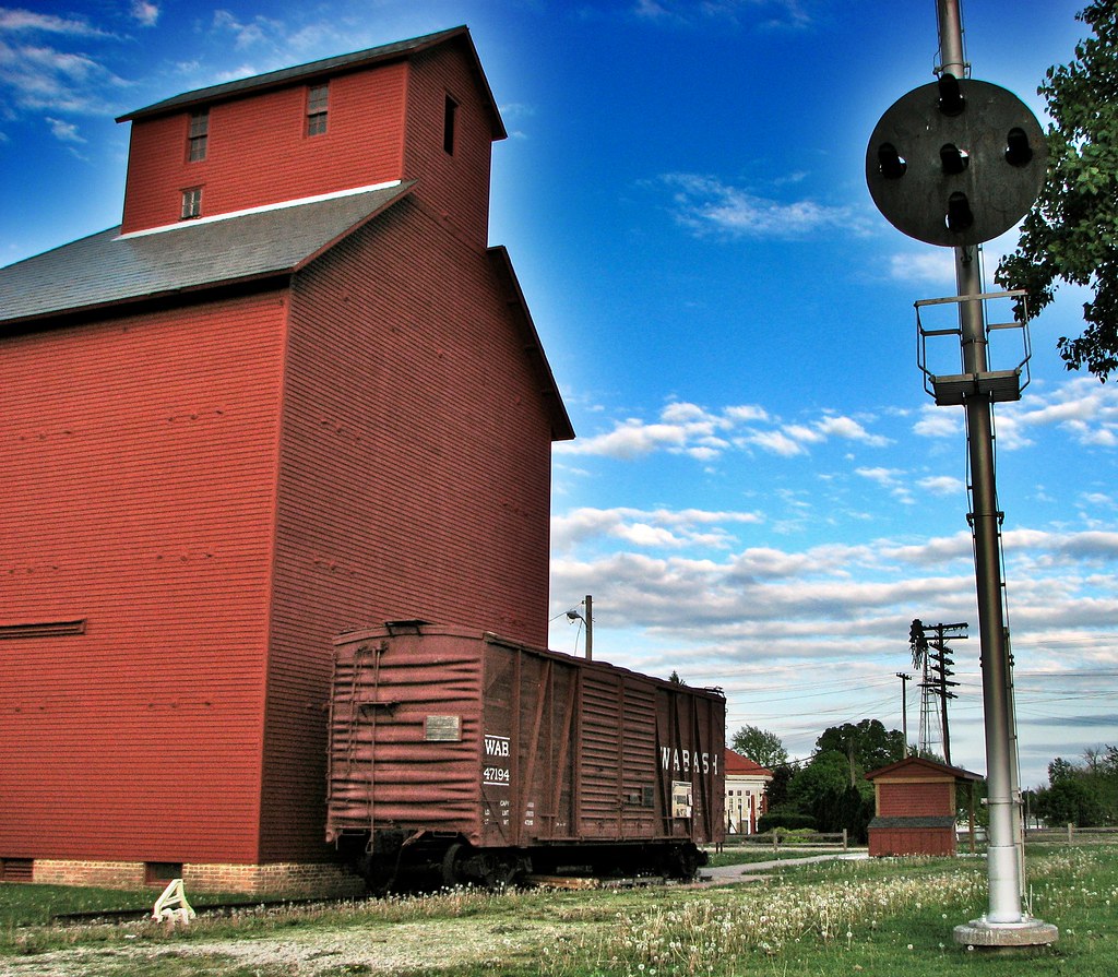 Historic J. H. Hawes Grain Elevator, Atlanta, IL Andy Flickr