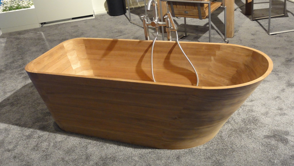 DSC00966 Teak bathtub by Sun Wood (Thailand), exhibited at… Flickr