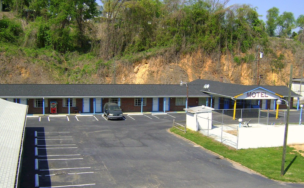 Rose Village Motel, Jonesville NC This old motel had been … Flickr