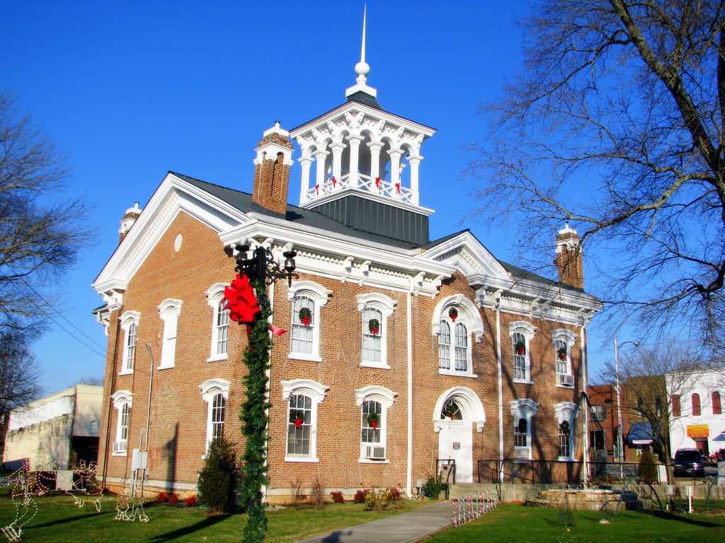 Coffee County Courthouse at Christmas This Courthouse in M… Flickr