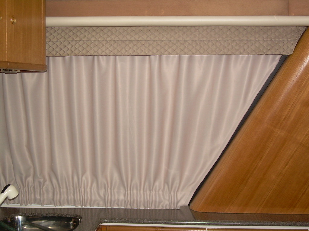 Bayliner curtains Boat curtains are angled at the ends. Nikki