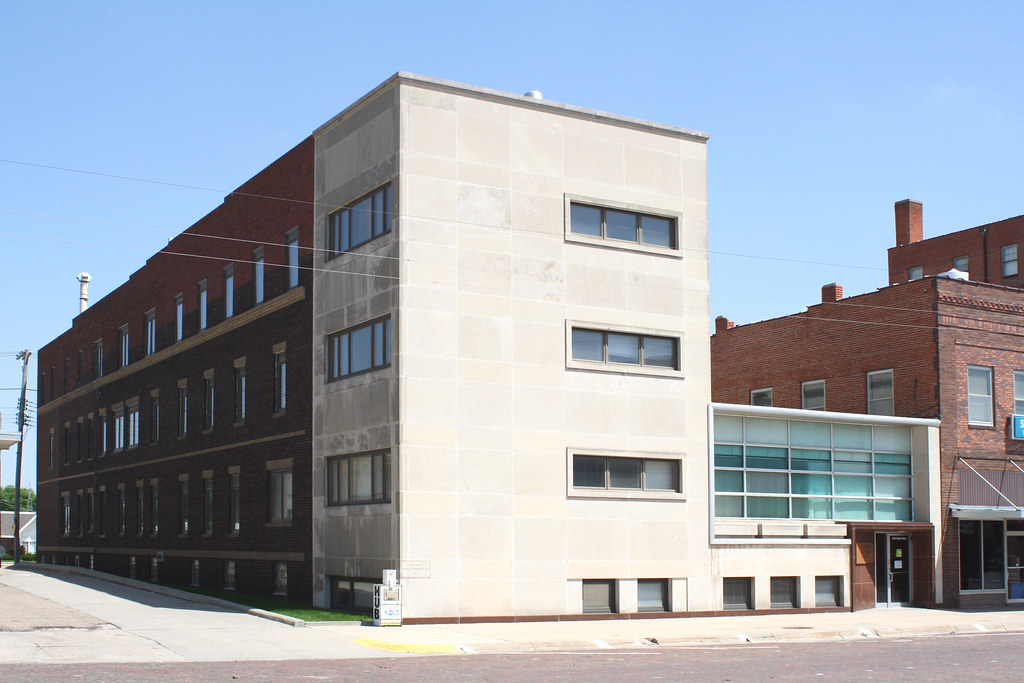 Former Brewster Hospital, Holdrege, NE A nice midcentury … Flickr