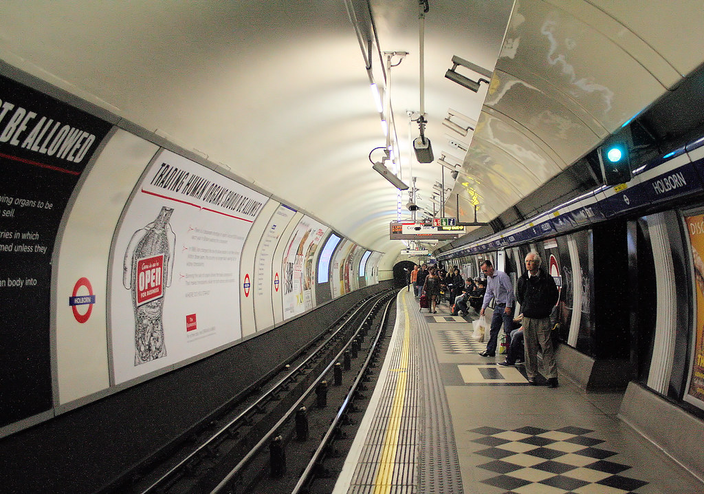 Holborn Underground station E/B Piccadilly Line looking ea… Flickr